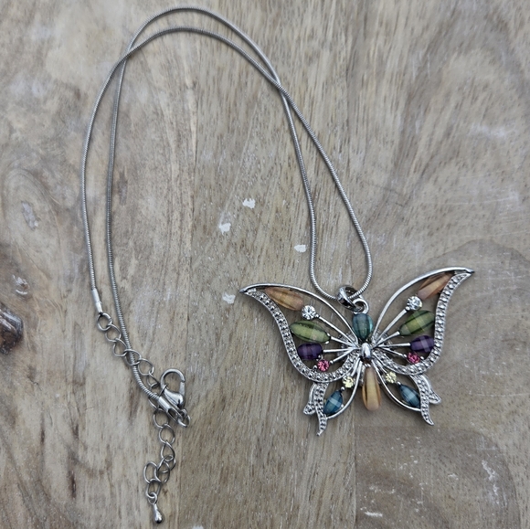 Elegant Multicolor Butterfly Pendant Necklace - Picture 9 of 9